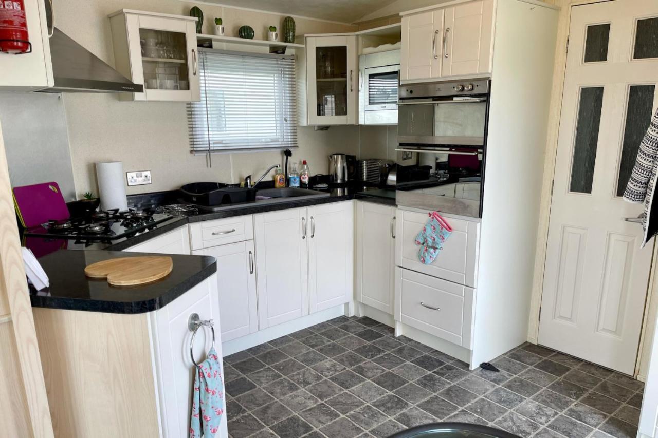 Modern Holiday Home #Skipsea Sands Static Hire Экстерьер фото